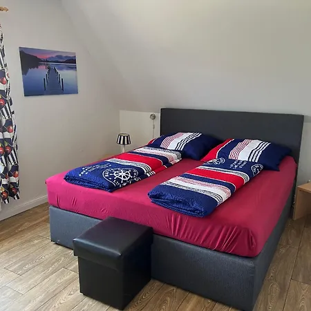 Leuchtturm - Maritime In Hollern-Twielenfleth